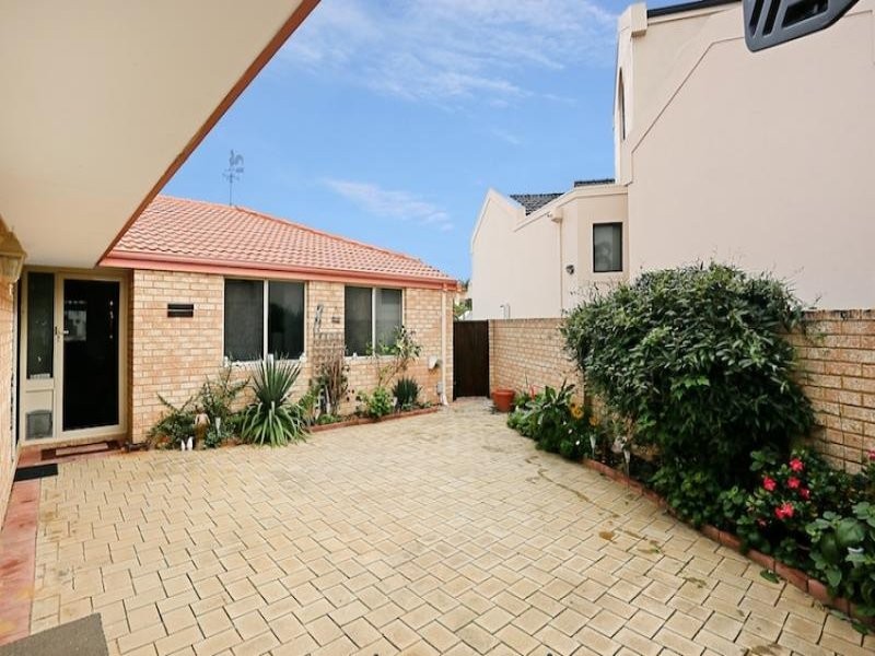 14 Donnelly Gardens, Dudley Park WA 6210