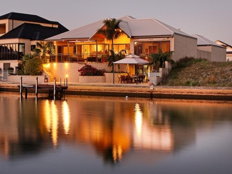 25 Aztec island Retreat, Halls Head WA 6210