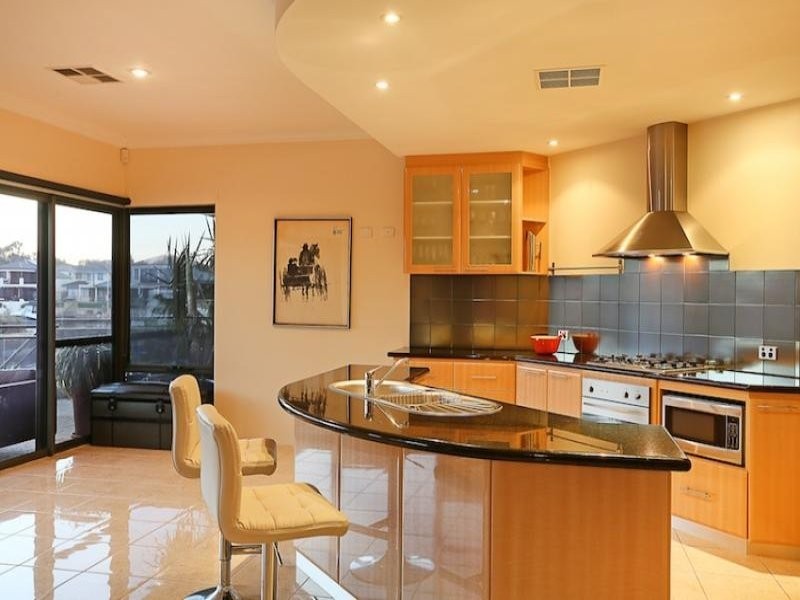 25 Aztec island Retreat, Halls Head WA 6210