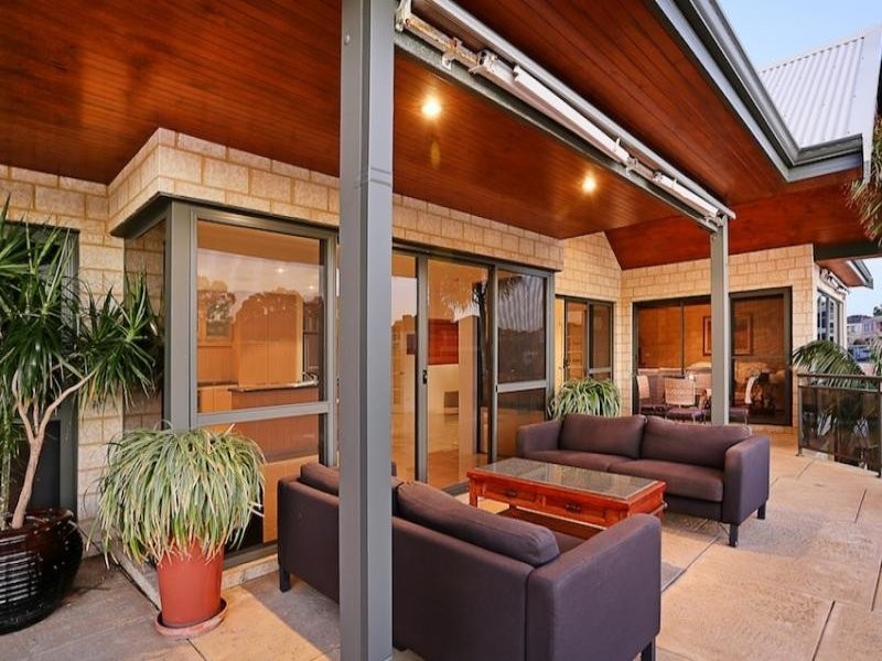 25 Aztec island Retreat, Halls Head WA 6210