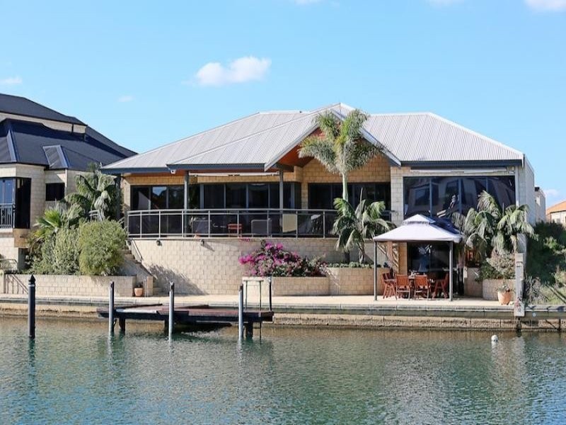 25 Aztec island Retreat, Halls Head WA 6210