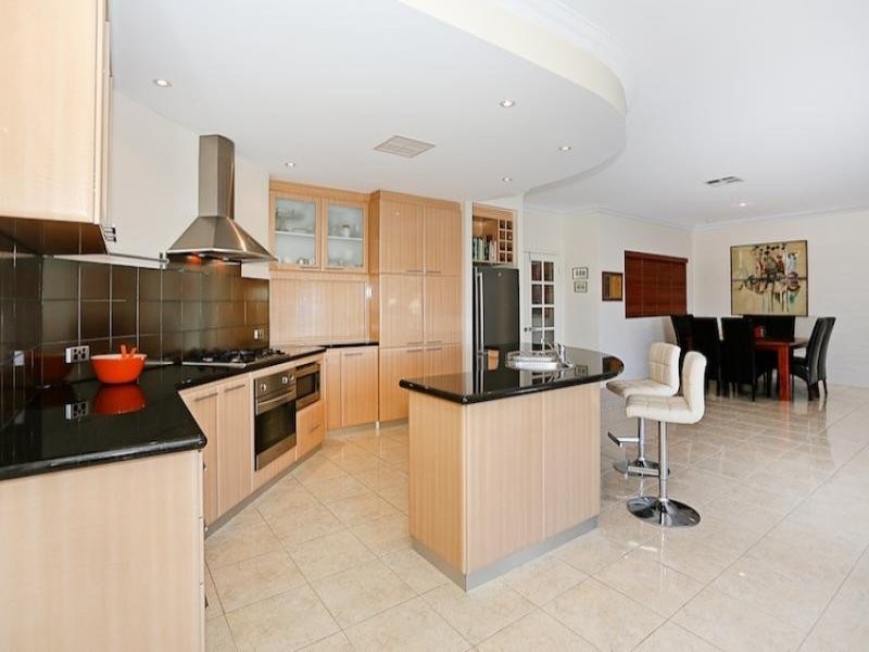 25 Aztec island Retreat, Halls Head WA 6210