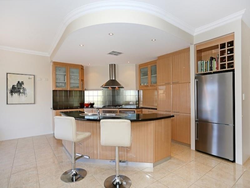 25 Aztec island Retreat, Halls Head WA 6210