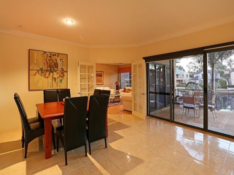 25 Aztec island Retreat, Halls Head WA 6210