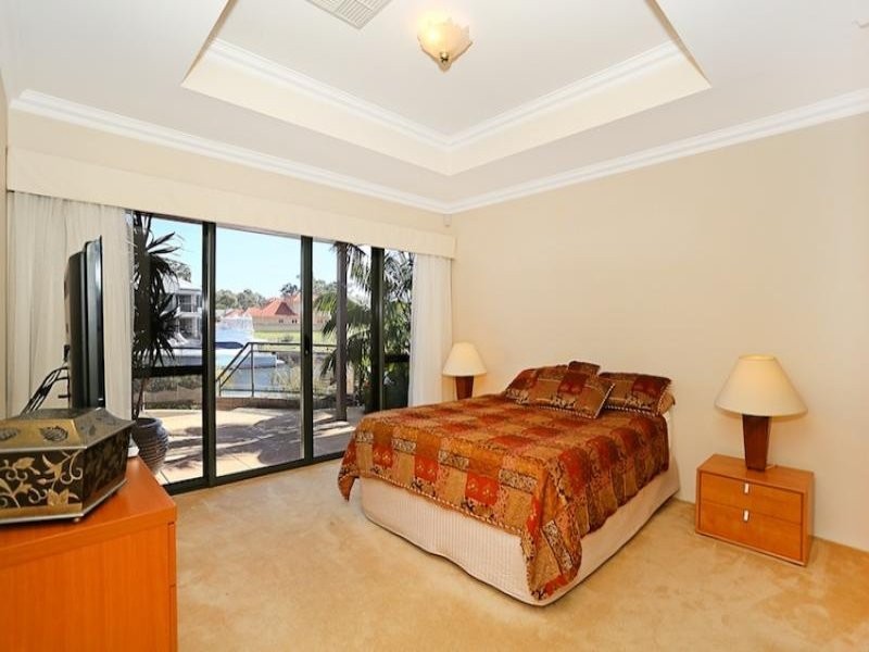 25 Aztec island Retreat, Halls Head WA 6210