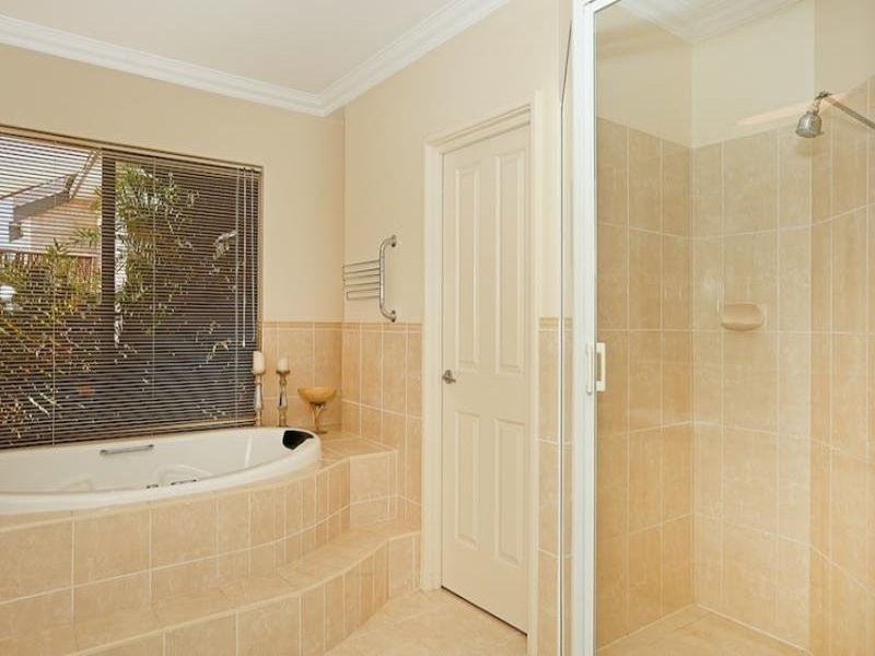 25 Aztec island Retreat, Halls Head WA 6210