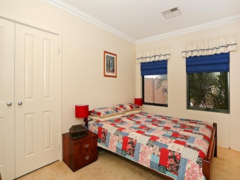 25 Aztec island Retreat, Halls Head WA 6210