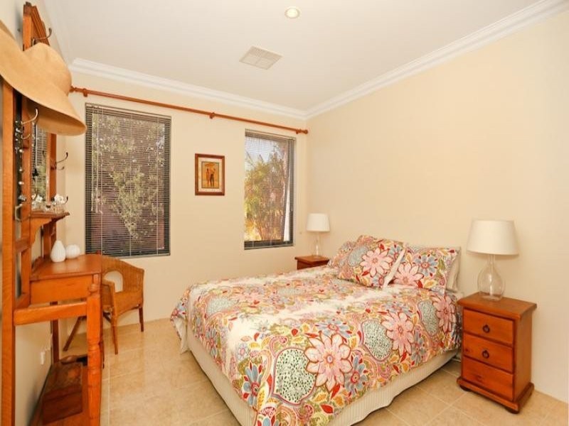 25 Aztec island Retreat, Halls Head WA 6210