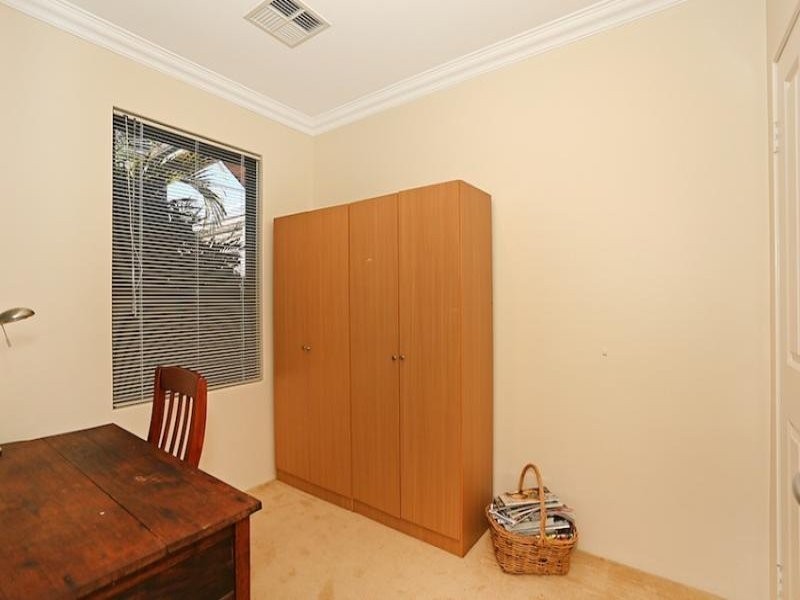 25 Aztec island Retreat, Halls Head WA 6210