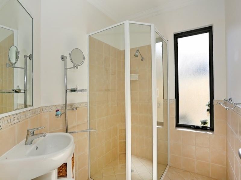 25 Aztec island Retreat, Halls Head WA 6210