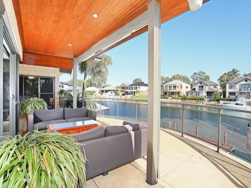 25 Aztec island Retreat, Halls Head WA 6210