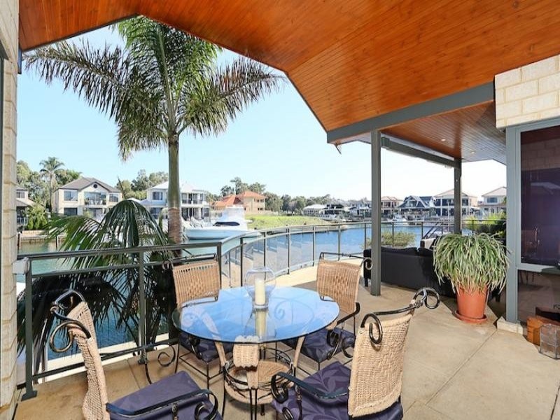 25 Aztec island Retreat, Halls Head WA 6210