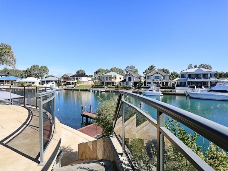 25 Aztec island Retreat, Halls Head WA 6210