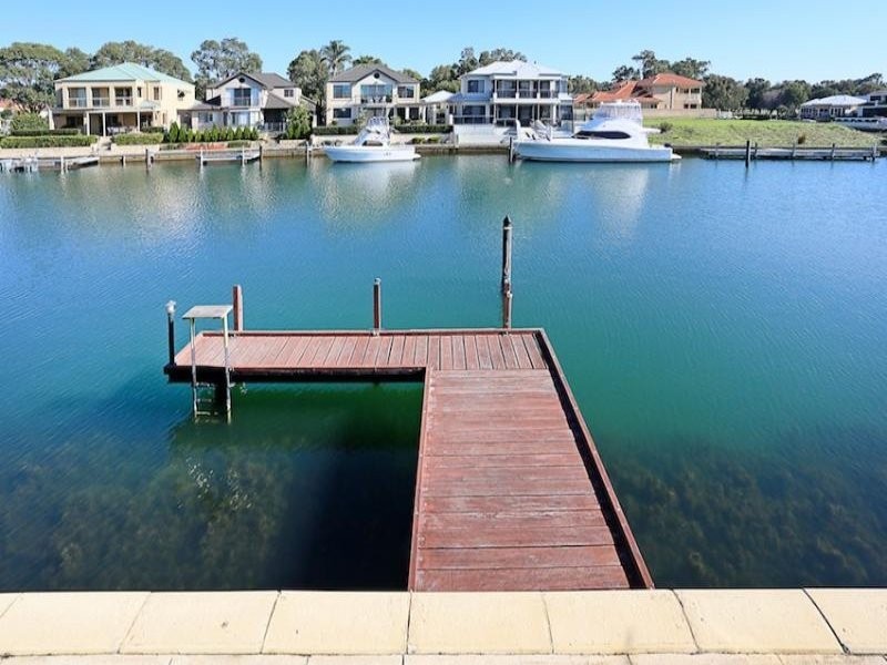 25 Aztec island Retreat, Halls Head WA 6210