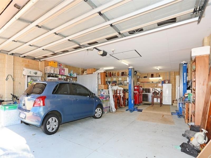 25 Aztec island Retreat, Halls Head WA 6210