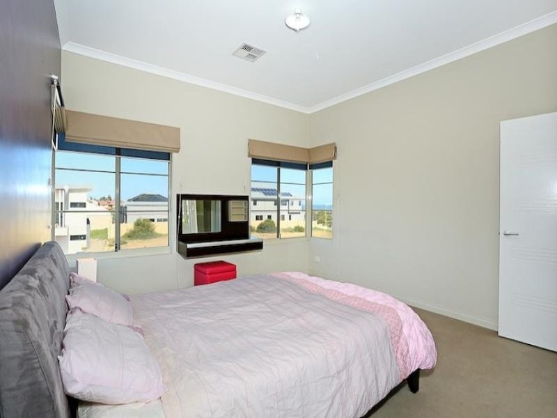 17 Abeona Parade, Madora Bay WA 6210