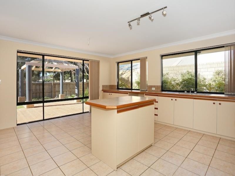 17 Hayman Retreat, Halls Head WA 6210