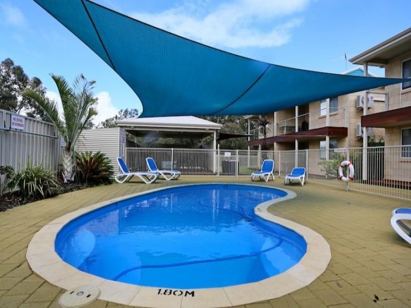 2/1 Lakes Crescent, South Yunderup WA 6208