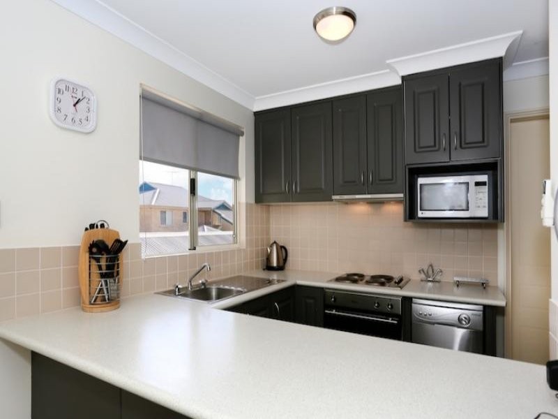 2/1 Lakes Crescent, South Yunderup WA 6208