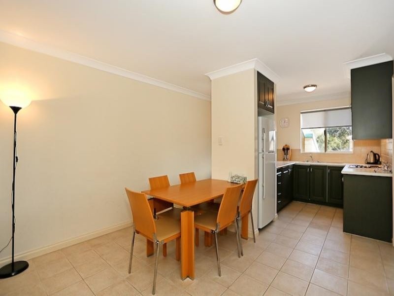 2/1 Lakes Crescent, South Yunderup WA 6208