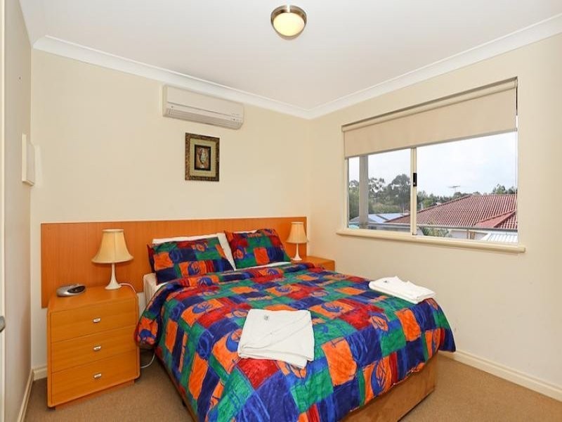 2/1 Lakes Crescent, South Yunderup WA 6208