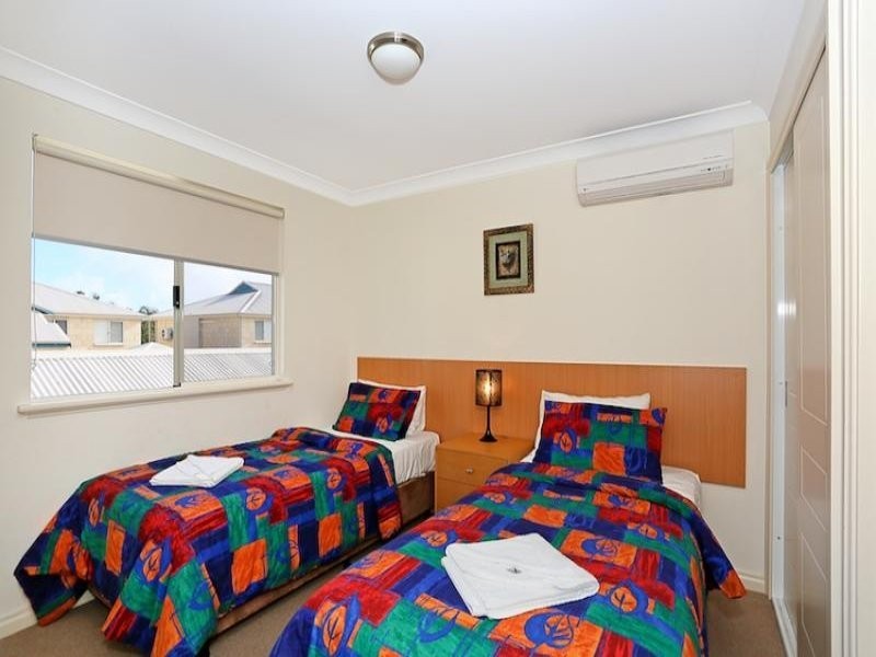 2/1 Lakes Crescent, South Yunderup WA 6208