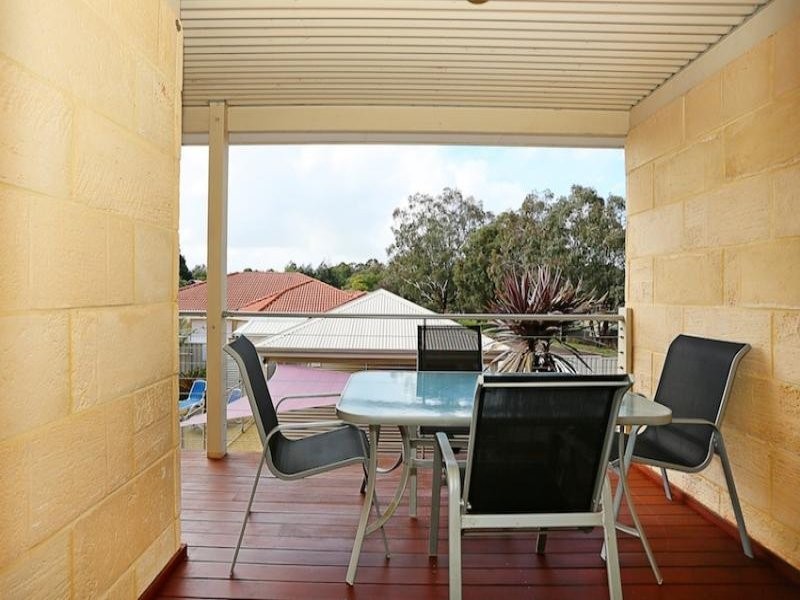 2/1 Lakes Crescent, South Yunderup WA 6208