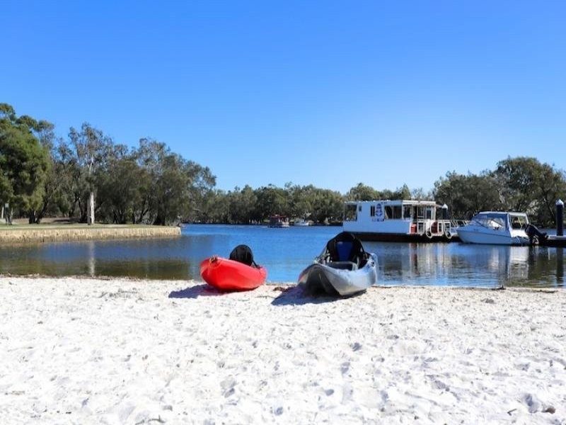 2/1 Lakes Crescent, South Yunderup WA 6208