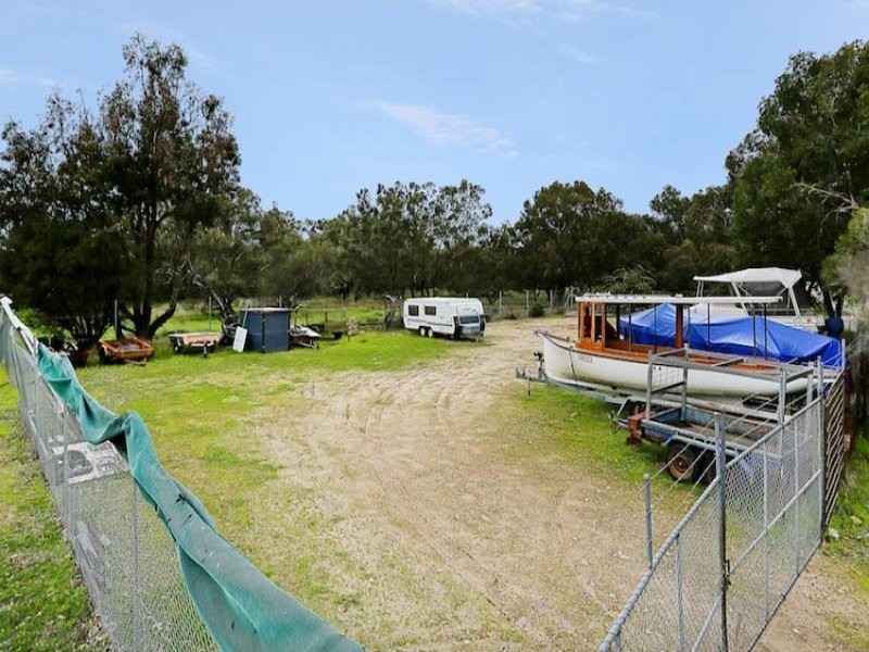 2/1 Lakes Crescent, South Yunderup WA 6208