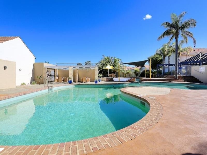 2/1 Lakes Crescent, South Yunderup WA 6208