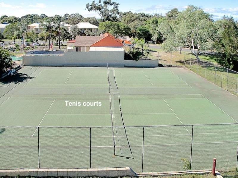 2/1 Lakes Crescent, South Yunderup WA 6208