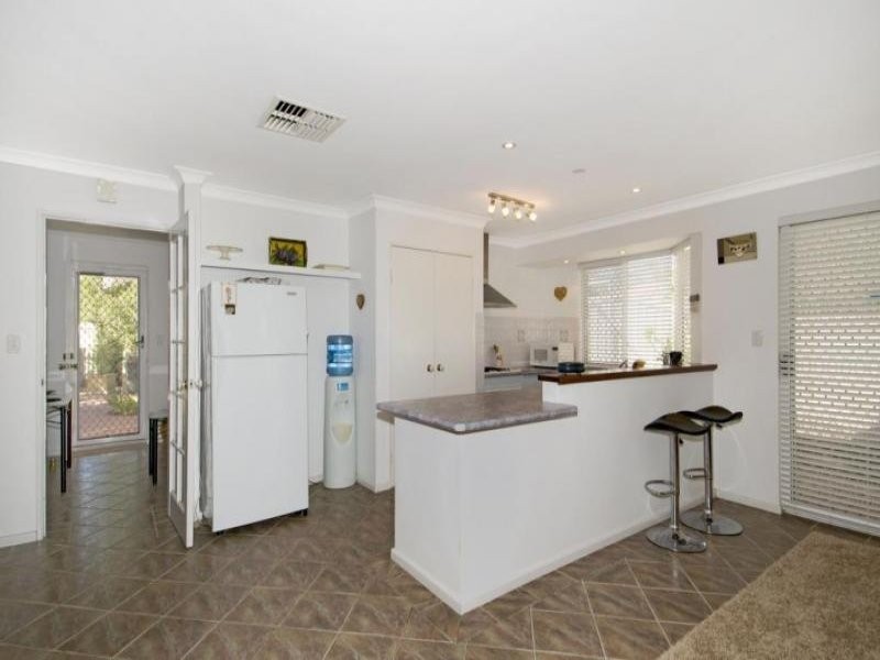 7 Lakes Crescent, South Yunderup WA 6208