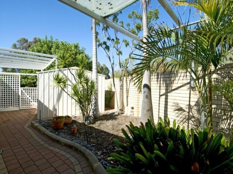 7 Lakes Crescent, South Yunderup WA 6208