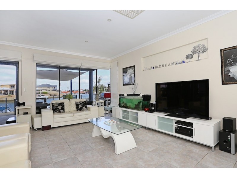 18 Tasman Loop, Dudley Park WA 6210