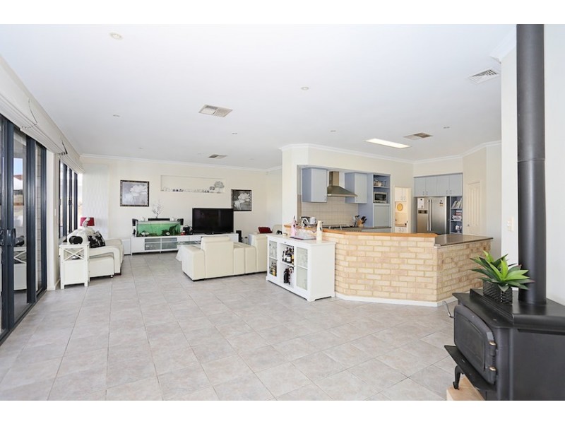 18 Tasman Loop, Dudley Park WA 6210