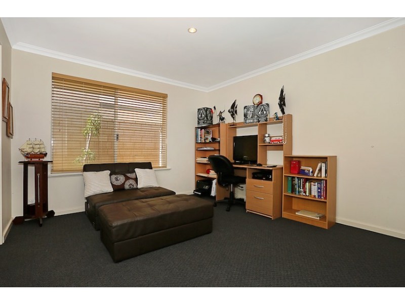 18 Tasman Loop, Dudley Park WA 6210