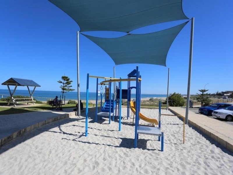 10 Watersun Drive, Silver Sands WA 6210