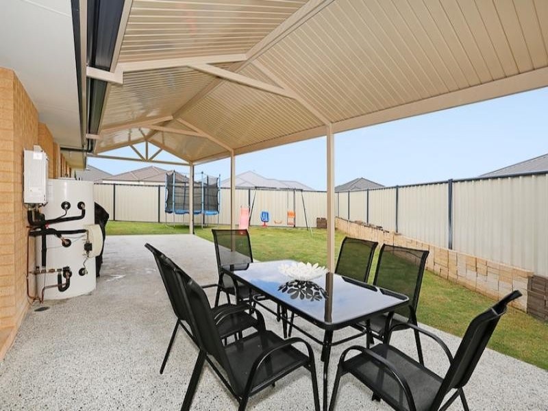 29 Still Meadow Turn, Meadow Springs WA 6210