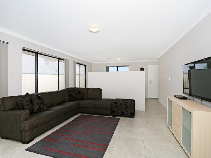 29 Still Meadow Turn, Meadow Springs WA 6210