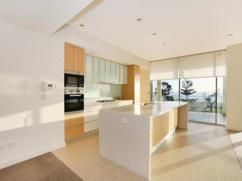6/11 Halls Head Parade, Halls Head WA 6210