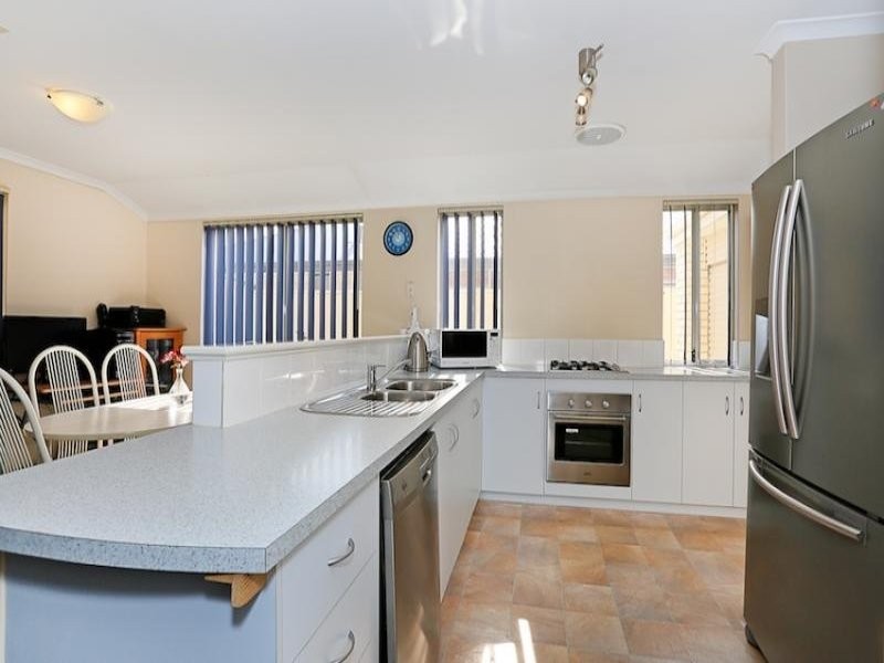 29 Albina Chase, Lakelands WA 6180