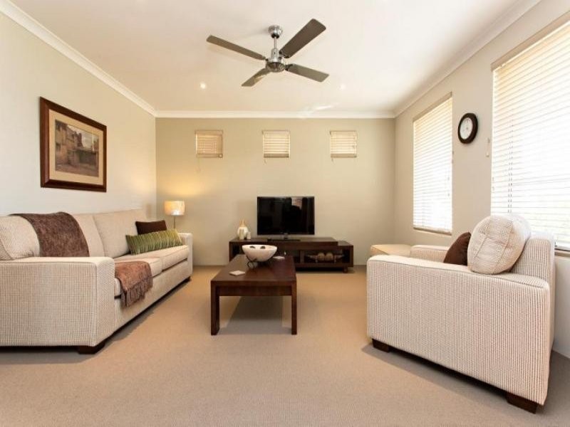 8 Nankeen Approach, Dudley Park WA 6210