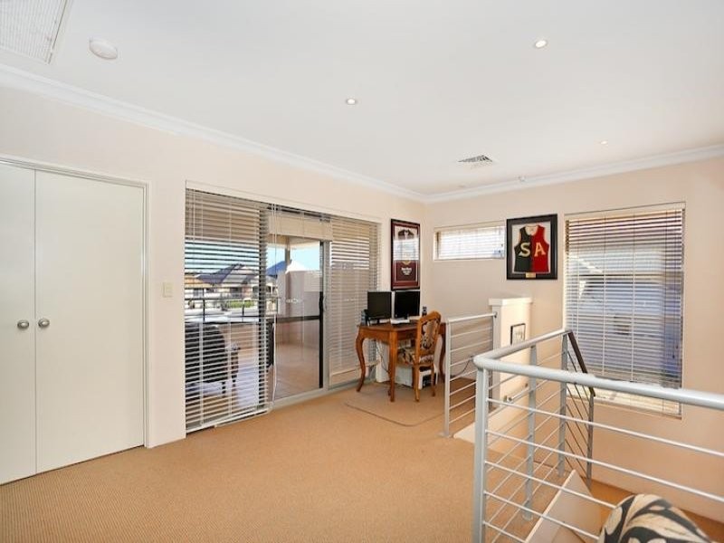 36 Leisure Way, Halls Head WA 6210