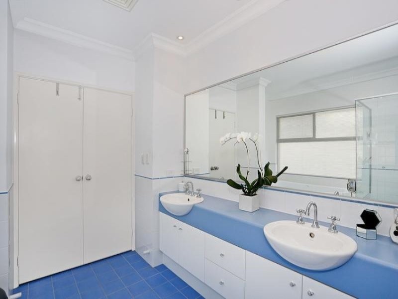 36 Leisure Way, Halls Head WA 6210