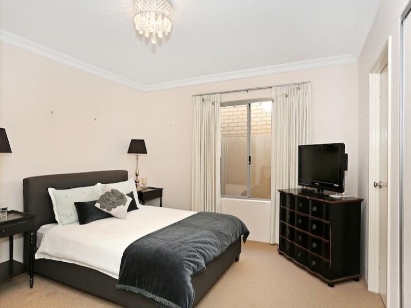 36 Leisure Way, Halls Head WA 6210