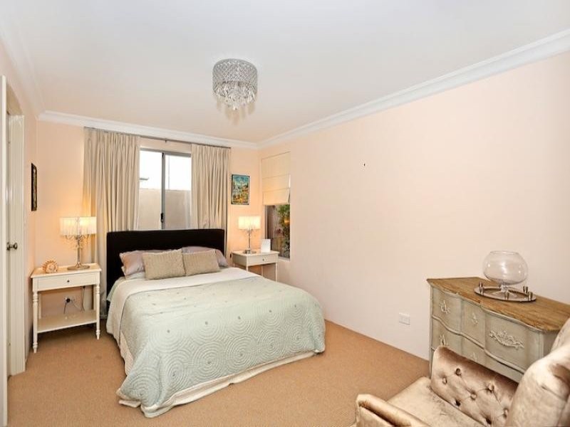 36 Leisure Way, Halls Head WA 6210