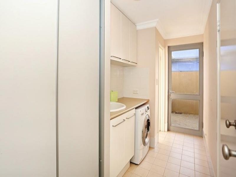 36 Leisure Way, Halls Head WA 6210