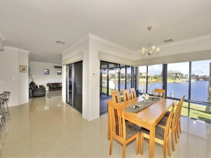 14 Tasman Loop, Dudley Park WA 6210