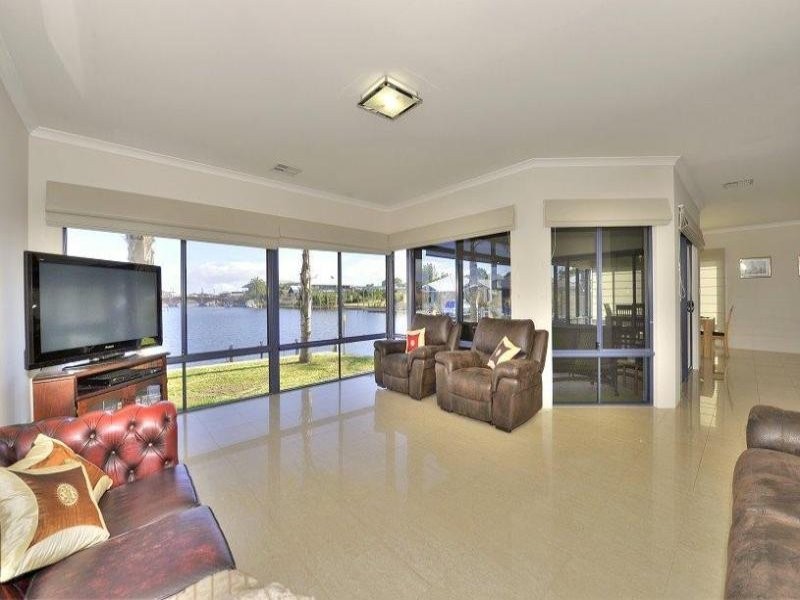 14 Tasman Loop, Dudley Park WA 6210