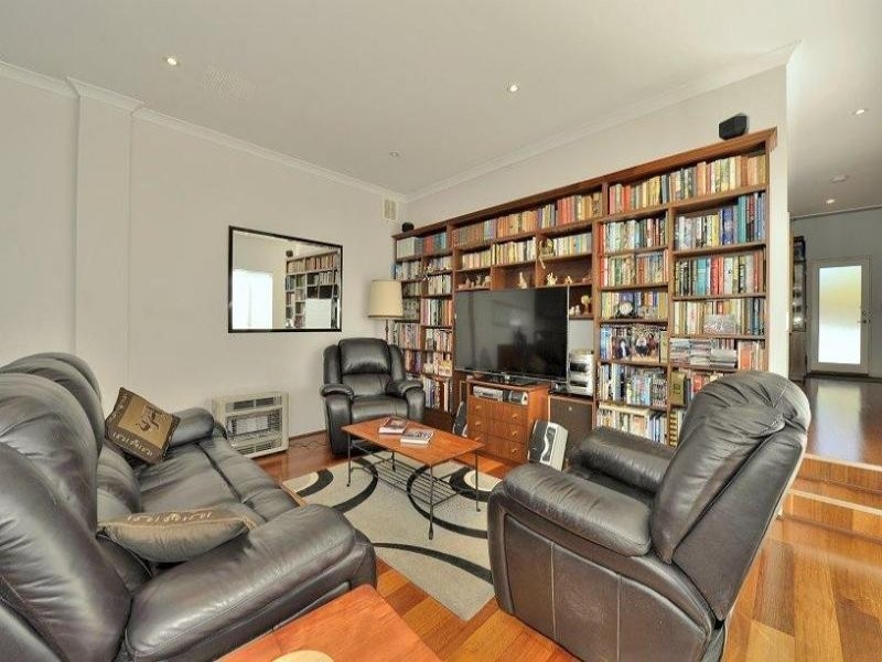 121 Darwin Terrace, Dudley Park WA 6210